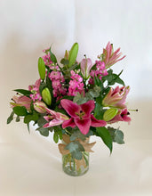 Load image into Gallery viewer, Classic Lily Bouquet