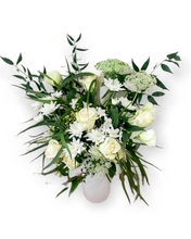 Load image into Gallery viewer, Simply Classic Bouquet